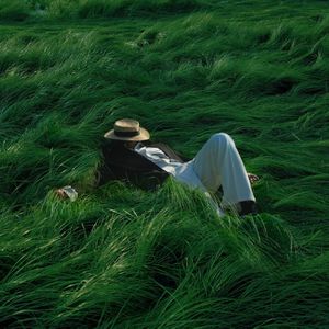 w男人扒开女人的腿猛进动漫
